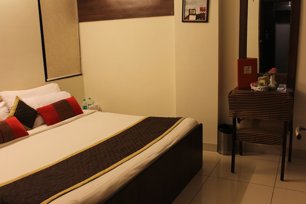 Hotel R K Palace