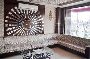 Hotel R K Palace