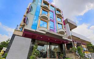 Hotel R K Palace