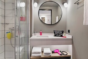 Moxy Hamburg City