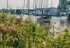 Well-kept Chalet Near the Biesbosch