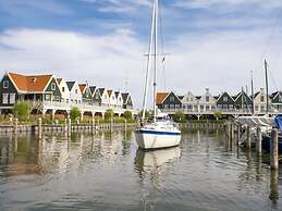 Spacious Holiday Home Near Amsterdam