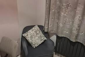 1 Bedroom Annex - 2 Mins From Train Station