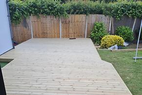 1 Bedroom Annex - 2 Mins From Train Station