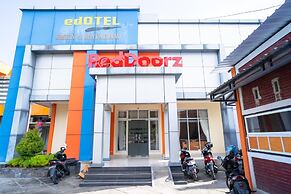 RedDoorz @ Jalan Pendidikan Mataram
