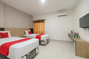 RedDoorz Plus @ Cemara Asri Medan
