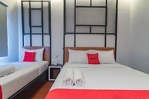 RedDoorz Plus @ Doorman Guest House