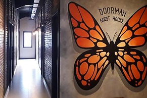 RedDoorz Plus @ Doorman Guest House