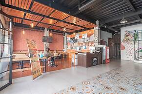 RedDoorz Plus @ Doorman Guest House