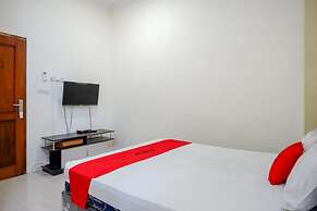 RedDoorz near Hartono Mall Solo