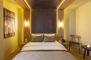 Avec Hotel