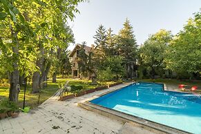 Sunolus Vineyard House