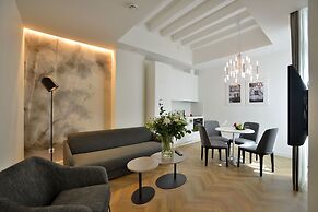 Plaza Mina Suites - Adults Recommended