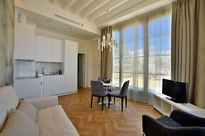 Plaza Mina Suites - Adults Recommended