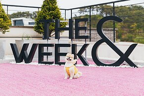 The Week& Resort