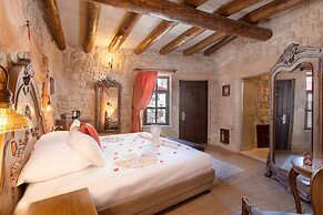 Elysion Cave Suites
