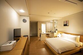J-One Hotel