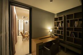 J-One Hotel