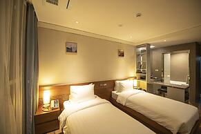 J-One Hotel