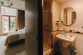 Hotel Omega