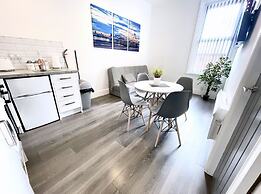Albert Luxury Hottub and Jacuzzi Apartments