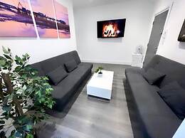 Albert Luxury Hottub and Jacuzzi Apartments