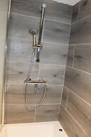 Albert Luxury Hottub and Jacuzzi Apartments