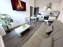 Albert Luxury Hottub and Jacuzzi Apartments