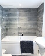 Albert Luxury Hottub and Jacuzzi Apartments