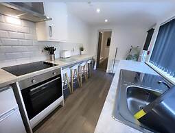 Albert Luxury Hottub and Jacuzzi Apartments