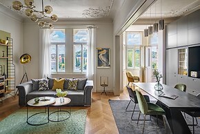 MN6 Luxury Suites by Adrez Living