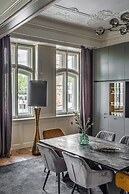 MN6 Luxury Suites by Adrez Living