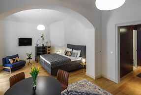 MN6 Luxury Suites by Adrez Living