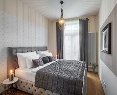 MN6 Luxury Suites by Adrez Living