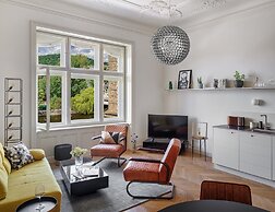 MN6 Luxury Suites by Adrez Living