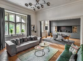 MN6 Luxury Suites by Adrez Living