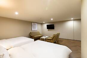 Brown Dot Hotel Minam