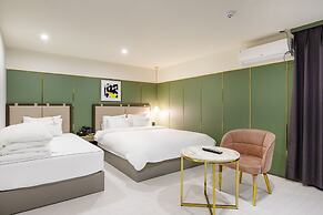 Brown Dot Hotel Minam