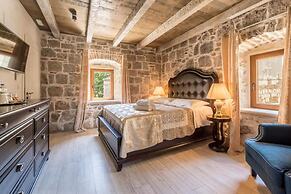 Historic Plaza Varos - Adults Only