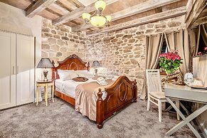 Historic Plaza Varos - Adults Only