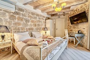 Historic Plaza Varos - Adults Only