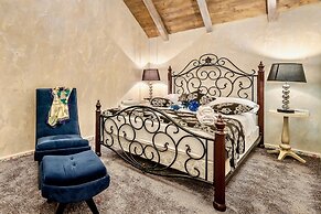 Historic Plaza Varos - Adults Only