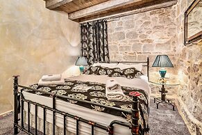 Historic Plaza Varos - Adults Only