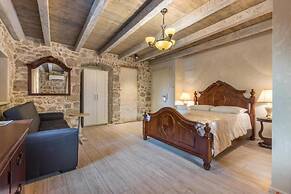 Historic Plaza Varos - Adults Only