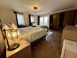 Farrys Boutique Hotel & Beach Club