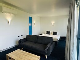 Thornton Executive Hotel