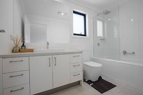 Captivating Large 4br@narre Warren