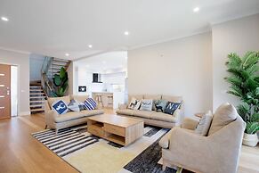 Lux Style 4BR Townhouse@ashwood