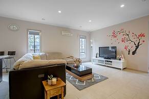 Gorgeous 4BR Home in Point Cook
