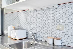 Chic 3 Bedroom City Central with Parking